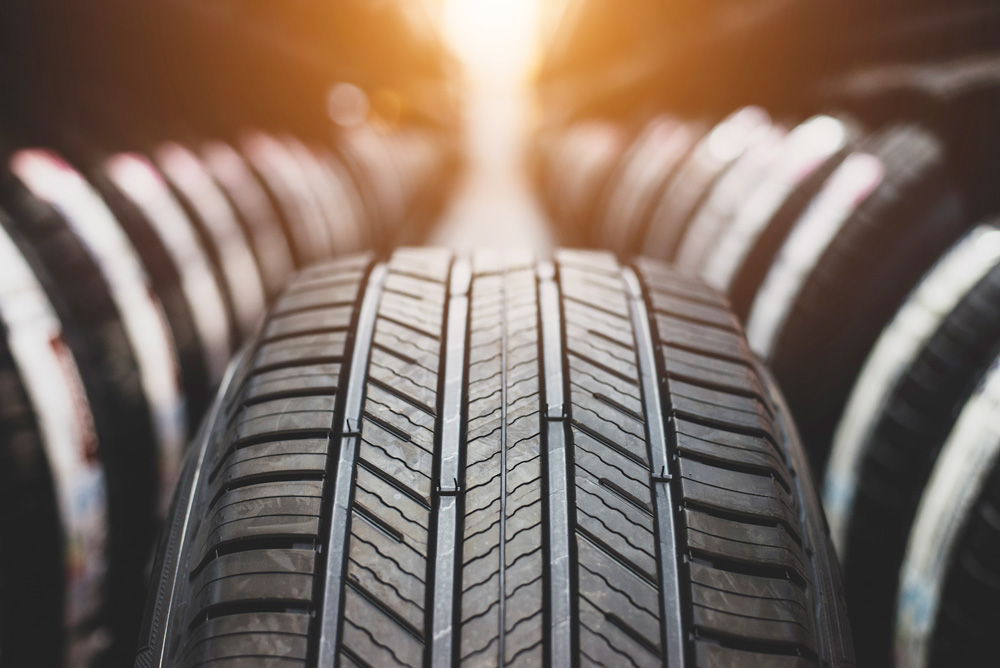 Pour rouler en toute sécurité, il est primordial de s'équiper de pneus de qualité. L'achat de nouveaux pneus est un investissement à long terme.